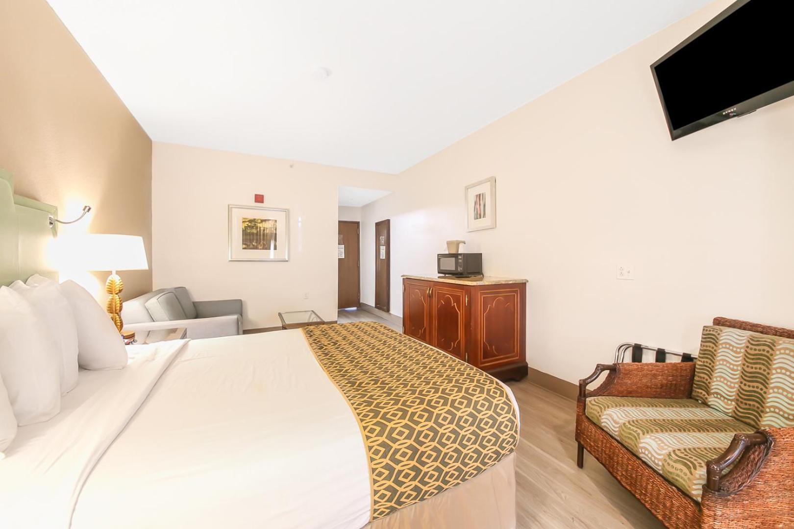 King Room Mobility or Hearing Access Roll Shower Non-Smoking,1552996252:JPEG