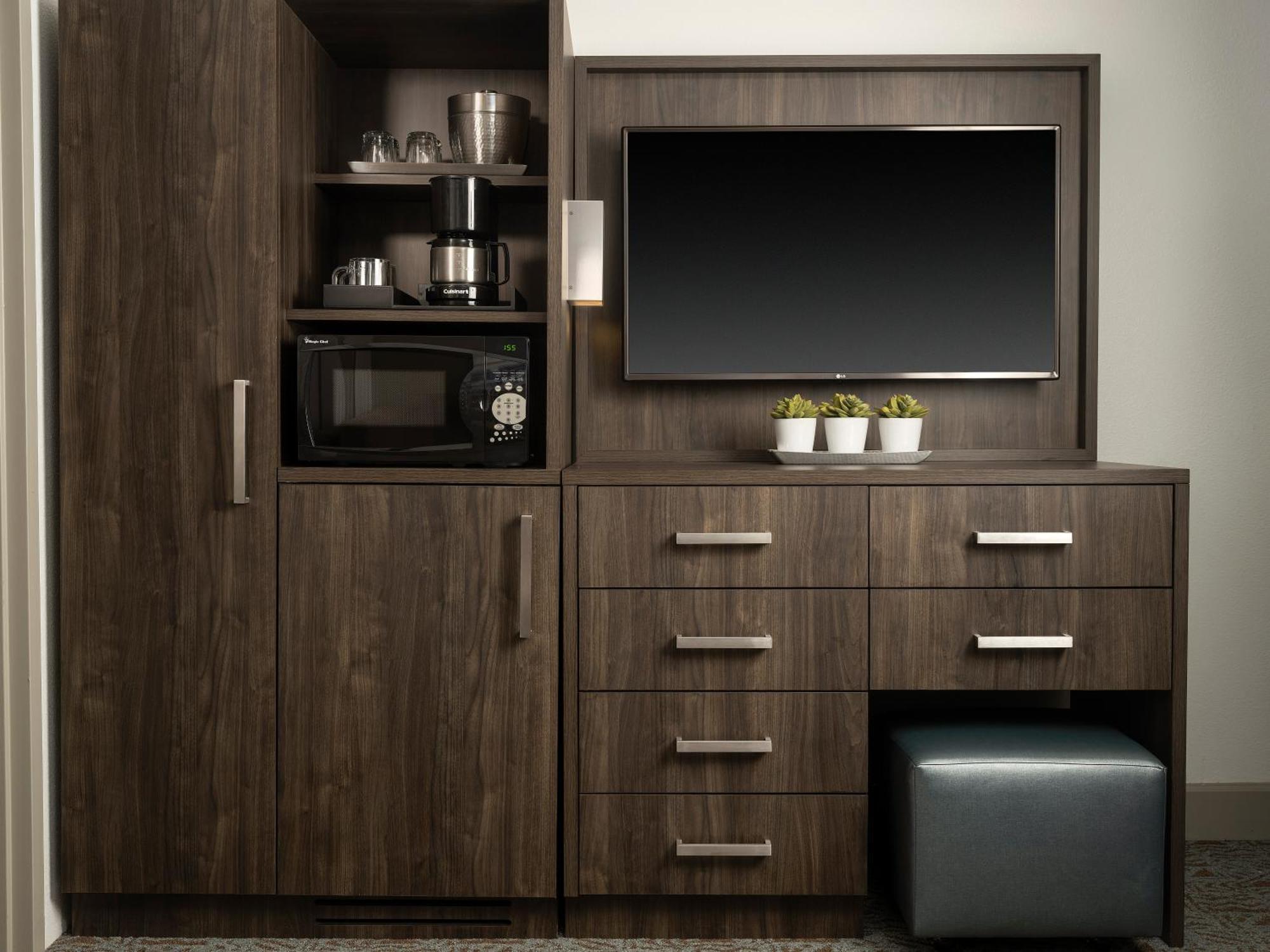 One Bedroom Queen Suite Two Queen Beds Sofa Bed