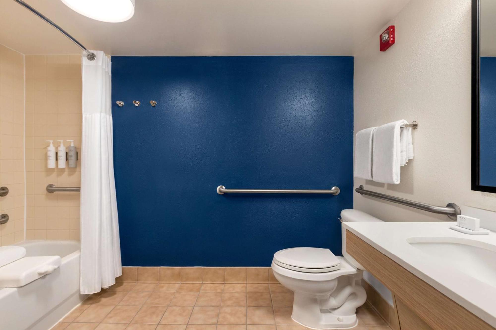 King Room with Mobility Accessible Tub