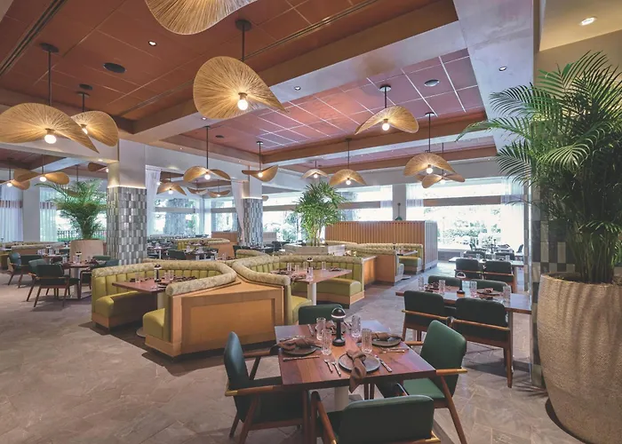 Golf hotel: Universal'S Loews Royal Pacific Resort