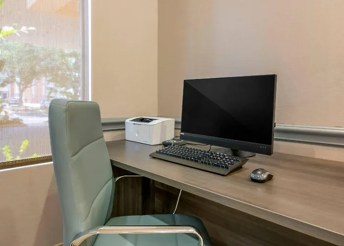 Cheap hotel: Comfort Suites Near Universal Orlando Resort